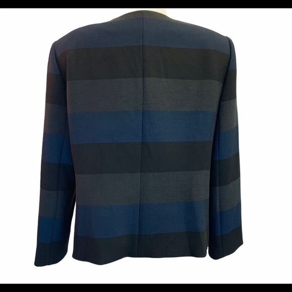 Tahari Arthur S Levine blue gray striped blazer - Picture 3 of 10